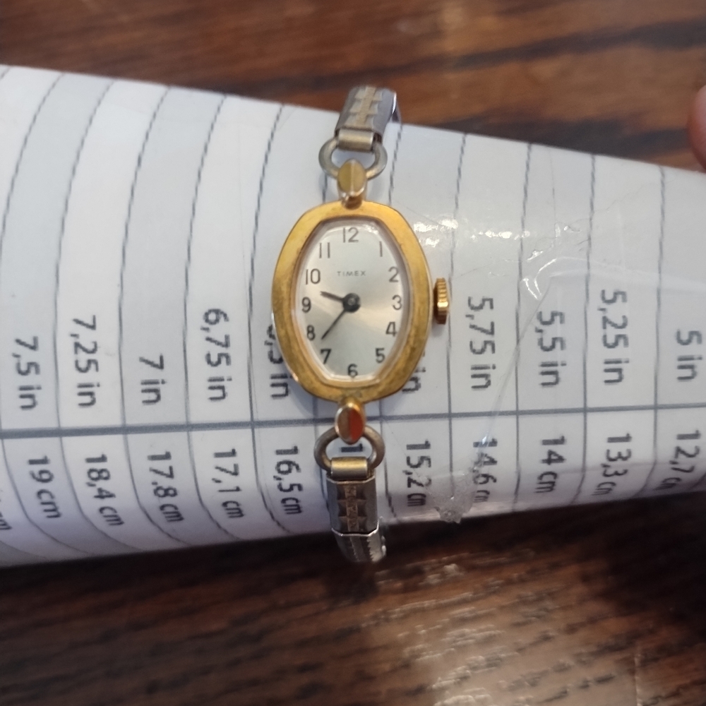 1970s‎ Women's Timex Wind Up Watch With Stretch Band - Picture 2 of 5
